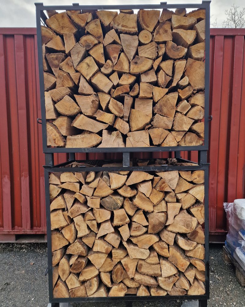 Dřevník – detail klece a skladování dřeva