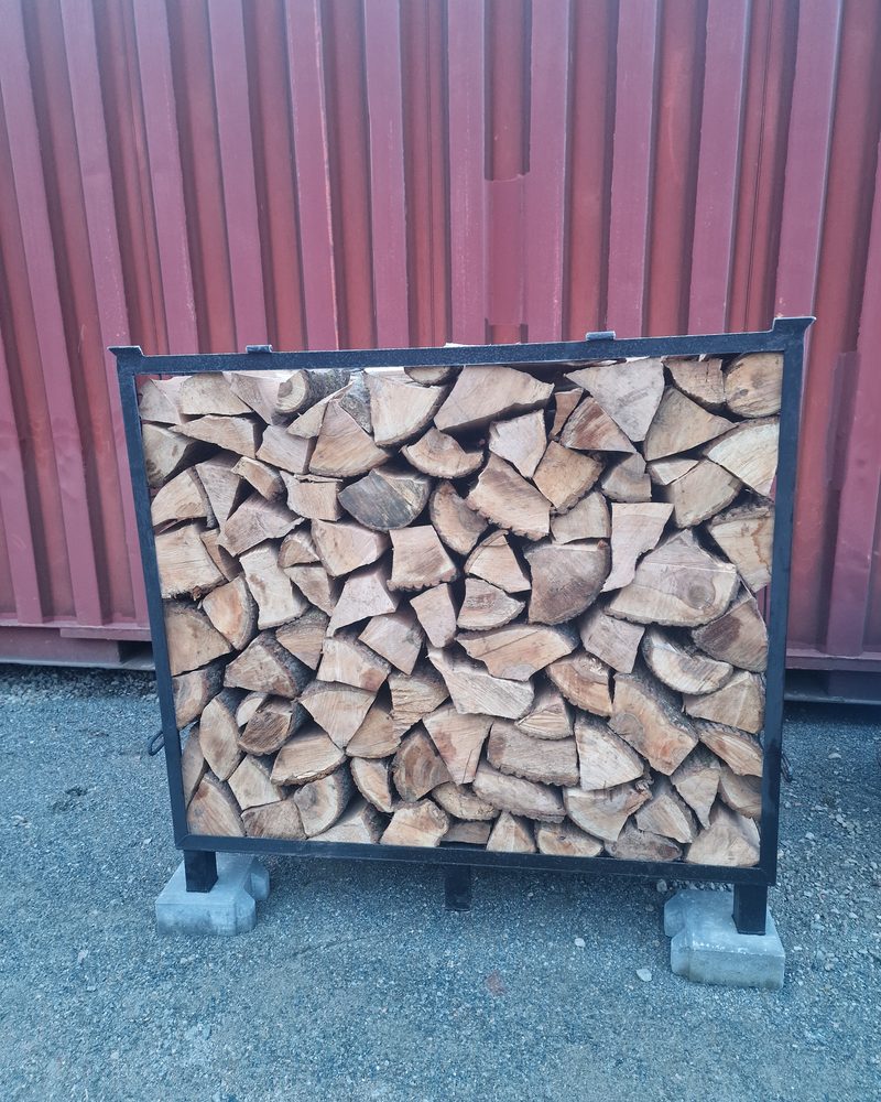 Stohování dřevníků – až tři na sobě