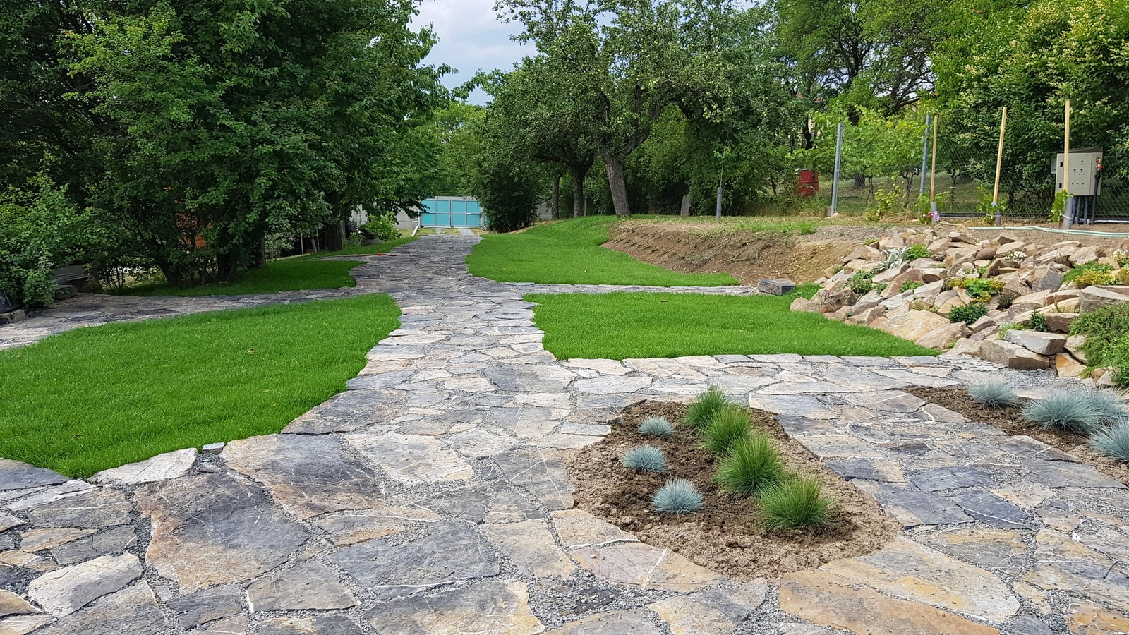 Pokládka zahradní dlažby – terasa u domu, Pozořice